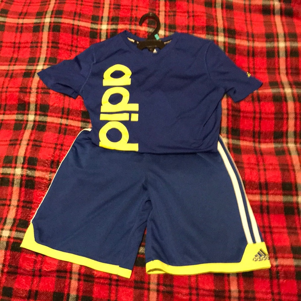 Adidas boys drifit material outfit, size md